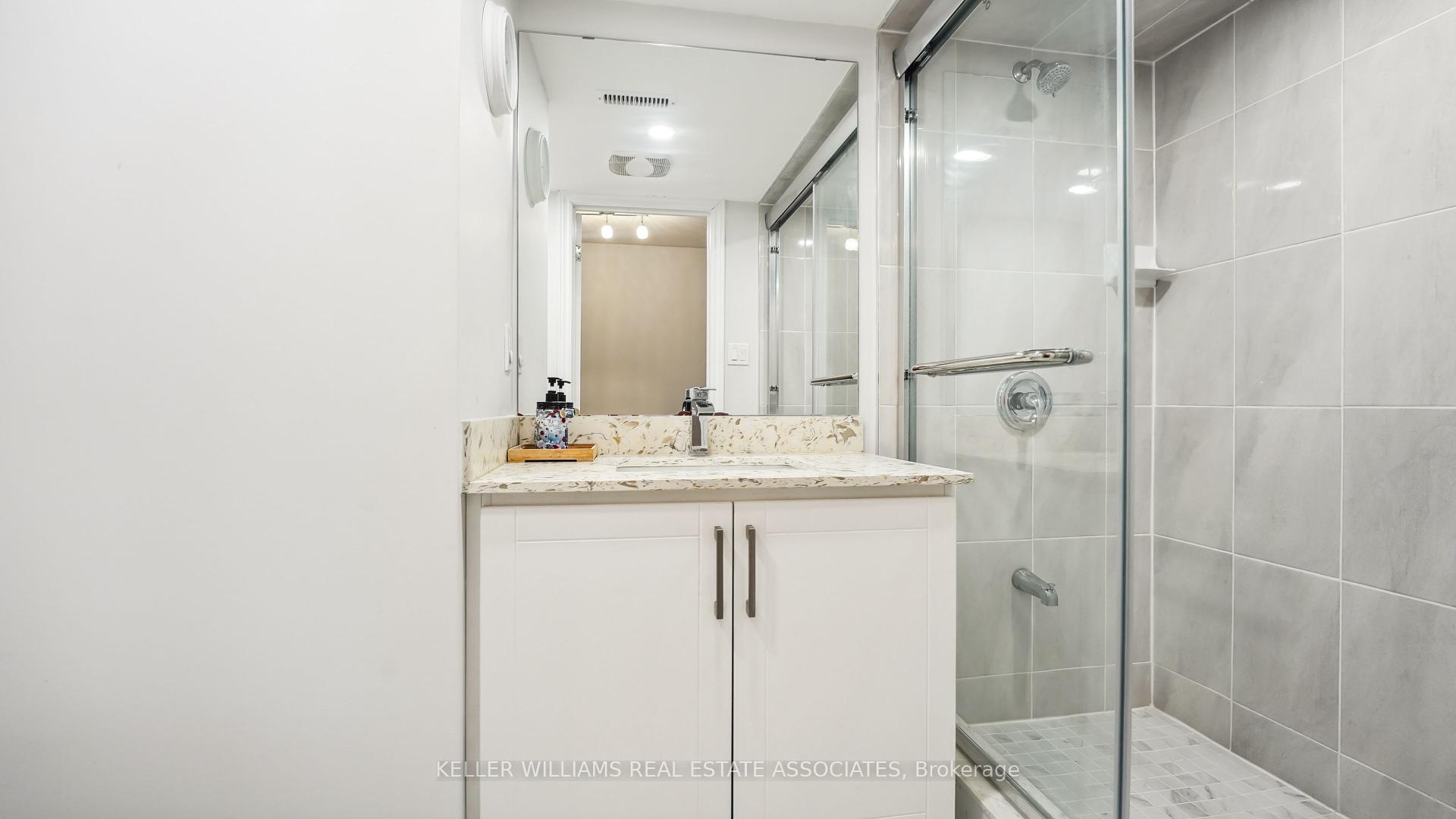 3 Bedrooms Condo at 6855 Glen Erin, Mississauga For sale