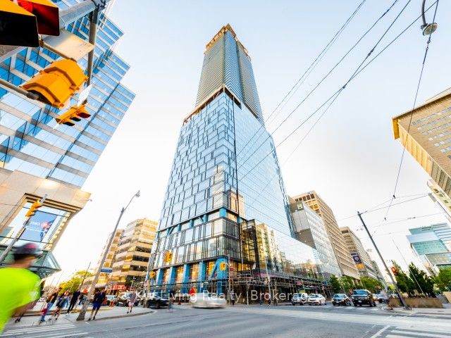 #3516 - 488 University Avenue, Toronto, ON M5G 0C1