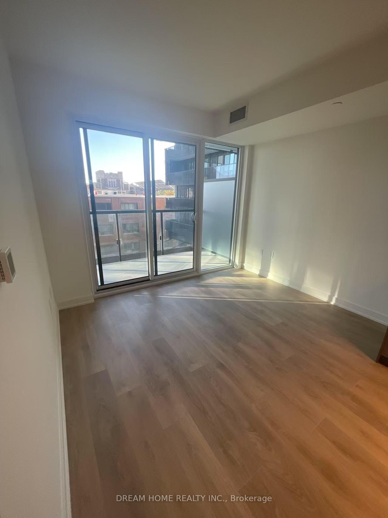 3 Bedrooms Condo at 117 Broadway, Toronto For sale