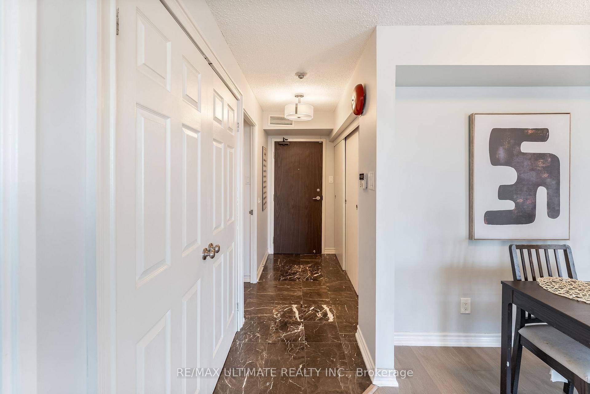 2 Bedrooms Condo at 1485 Lakeshore,  Mississauga For sale