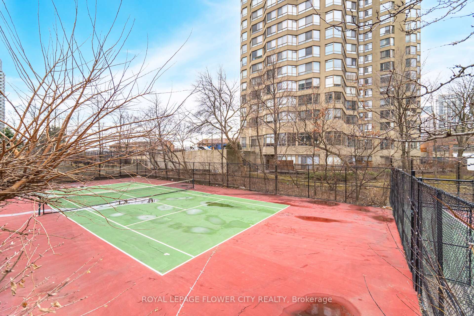 2 Bedrooms Condo at 156 Enfield, Mississauga For sale