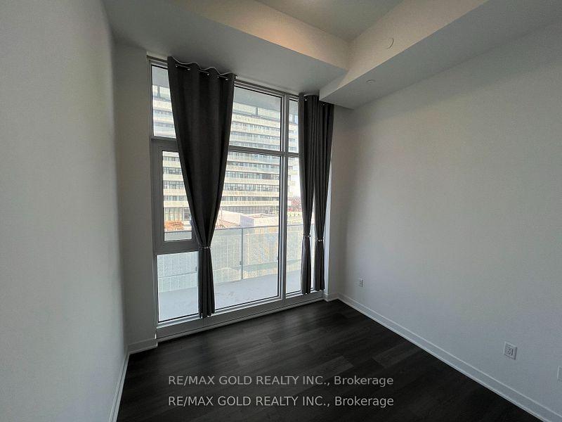 3 Bedrooms Condo at 3900 Confederation, Mississauga For sale