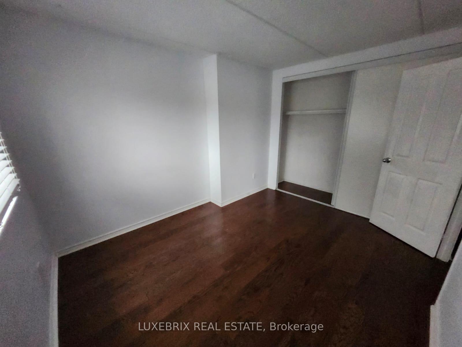 5 Bedrooms Condo at 180 Mississauga, Mississauga For sale