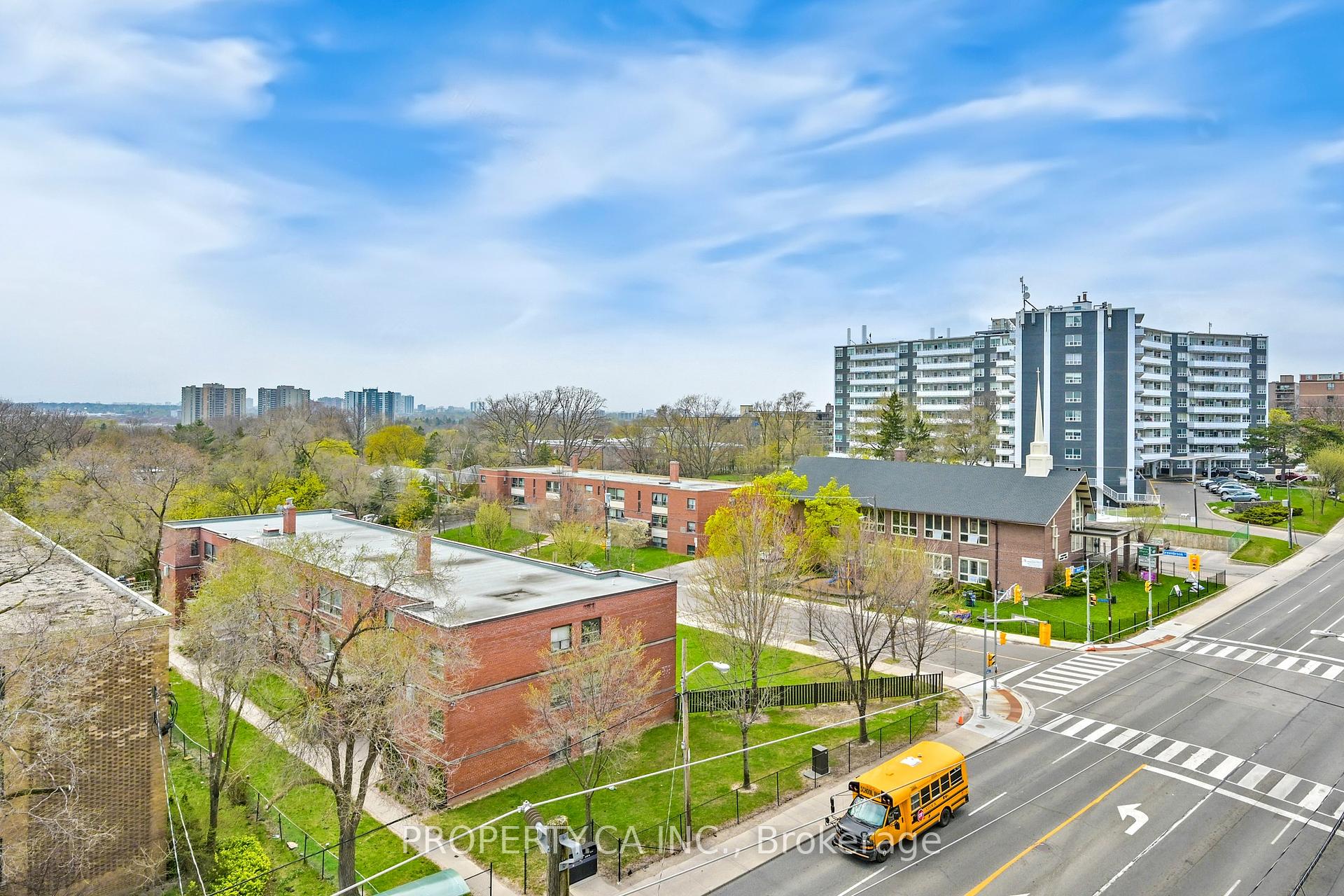 2 Bedrooms Condo at 165 Canon Jackson, Toronto For sale