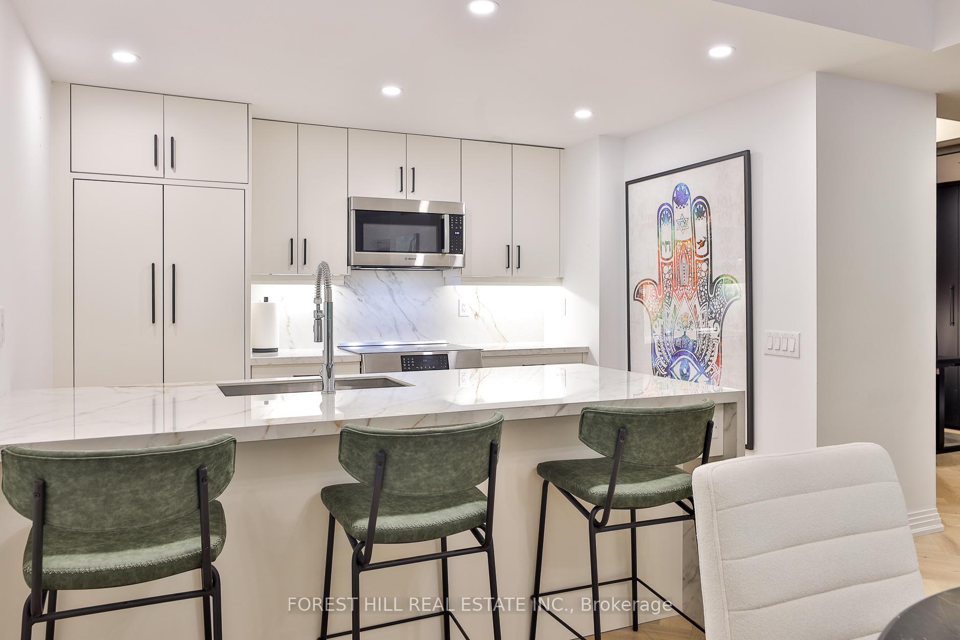 2 Bedrooms Condo at 1 Benvenuto, Toronto For sale