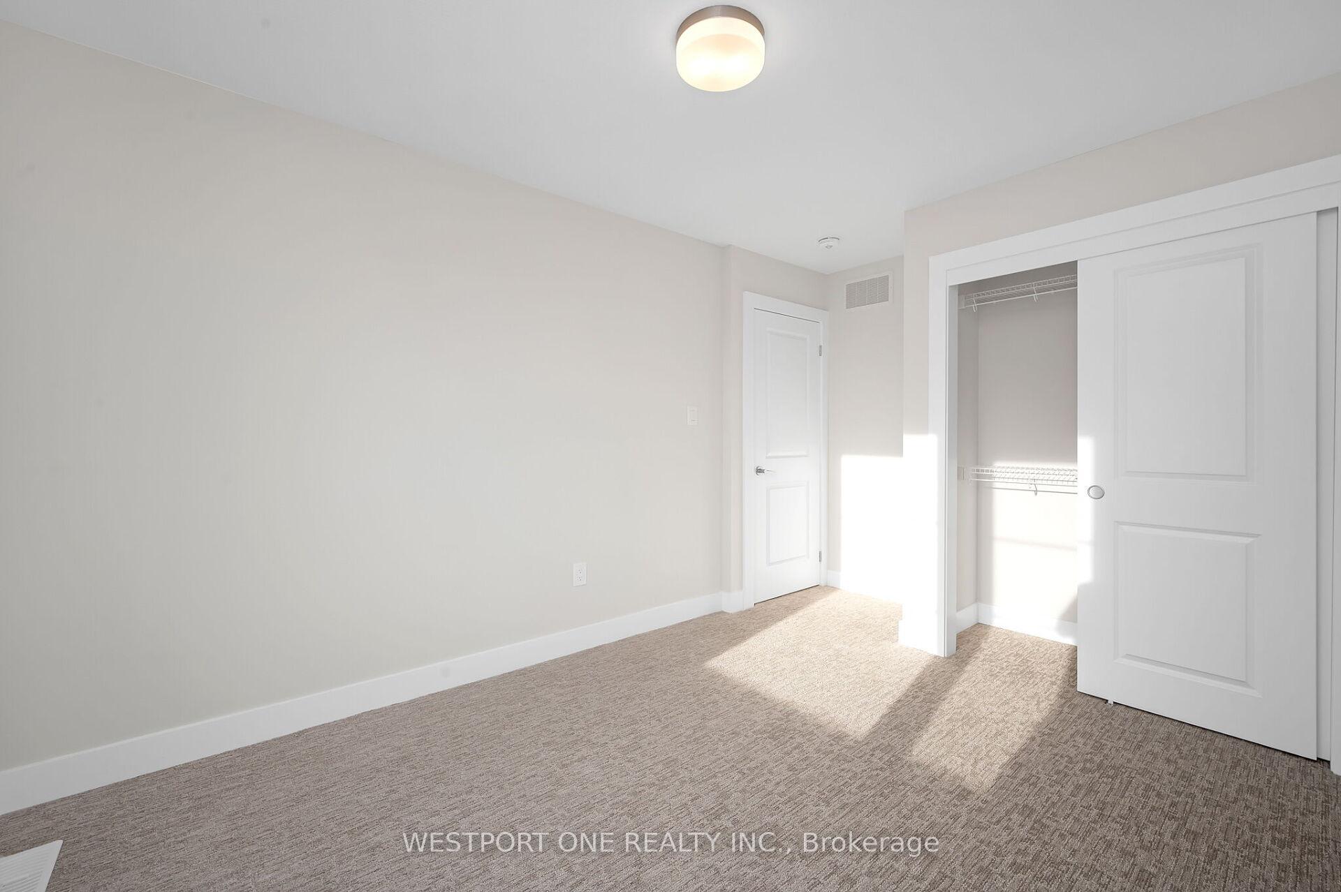 4 Bedrooms Condo at 2273 Turnberry, Burlington For sale