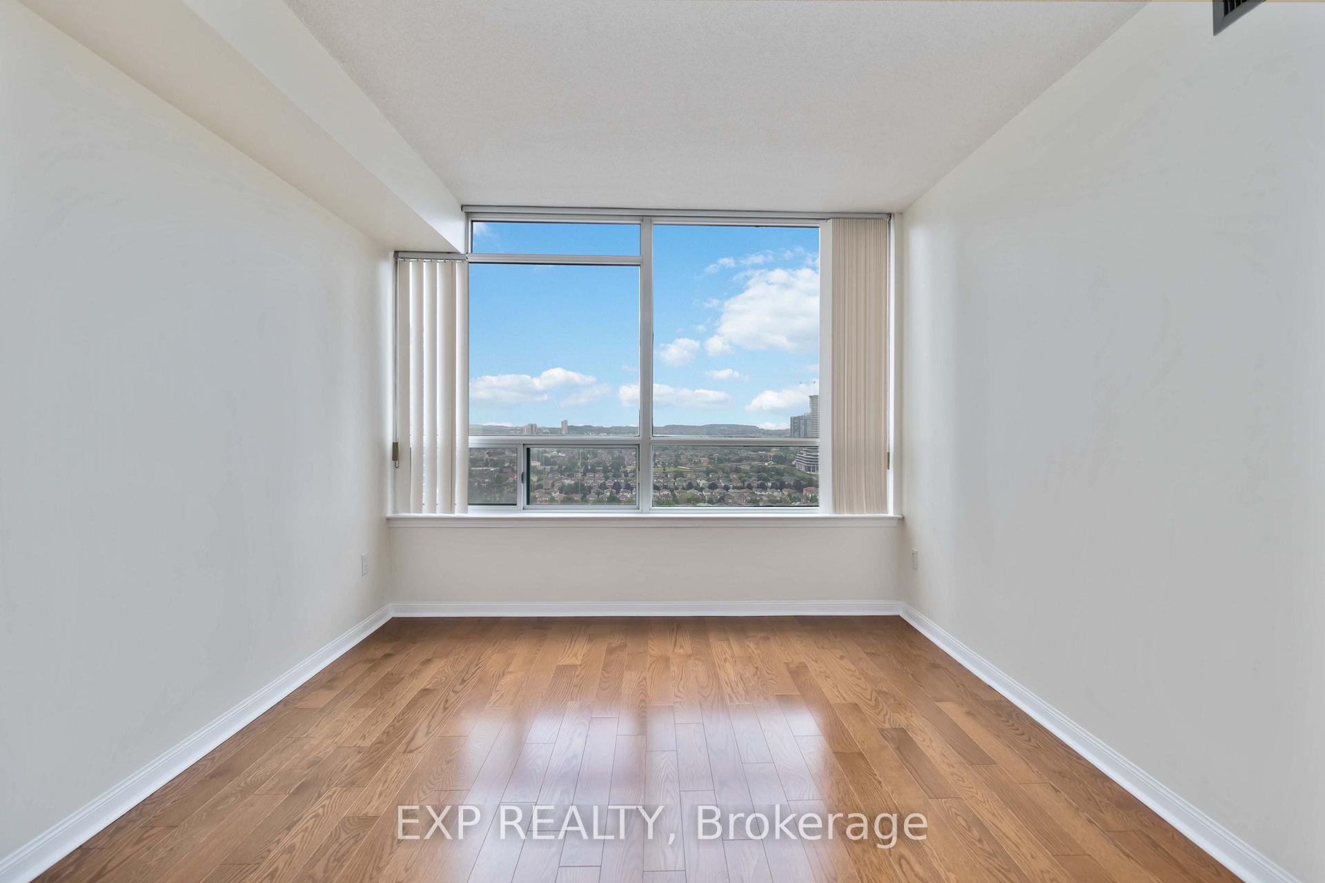 2 Bedrooms Condo at 550 Webb, Mississauga For sale