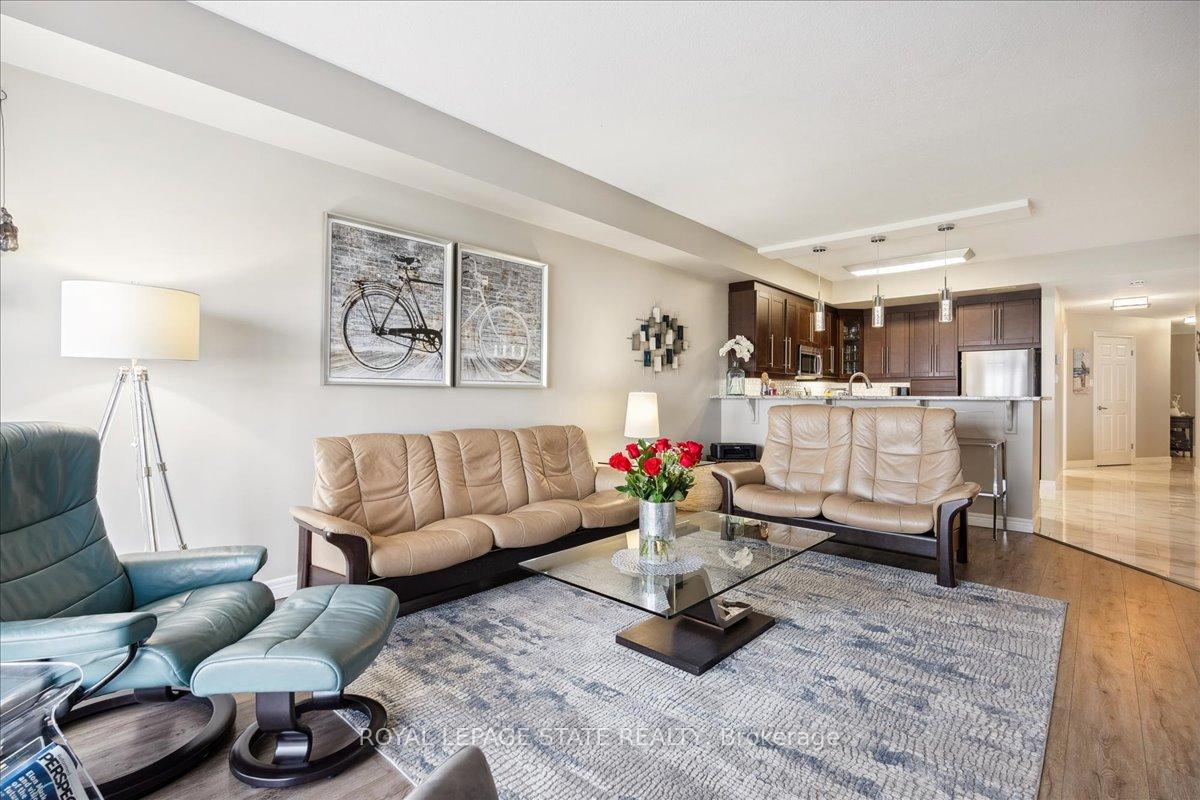 2 Bedrooms Condo at 484 Millen,  Hamilton For sale