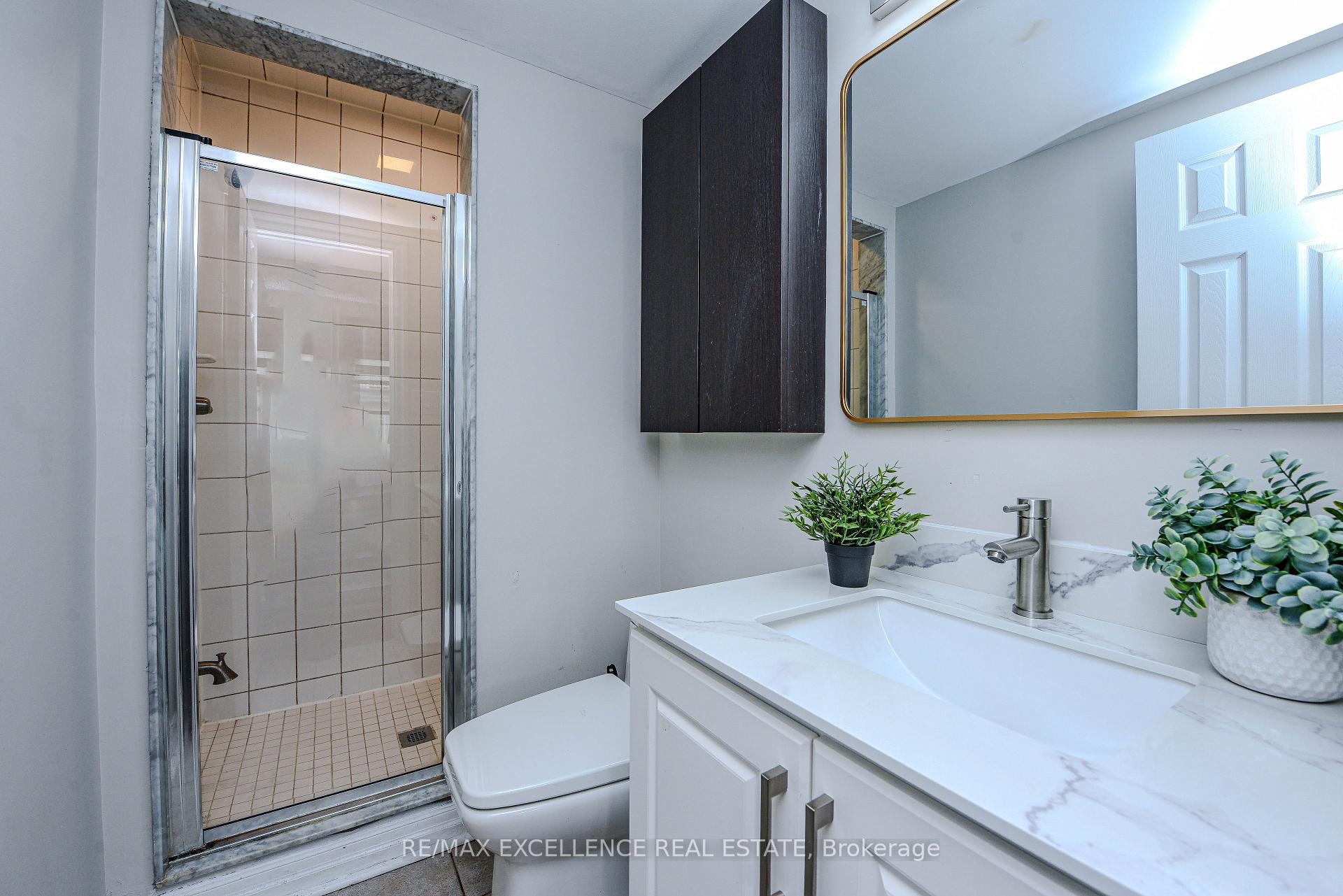 3 Bedrooms Condo at 599 Dundas, Mississauga For sale
