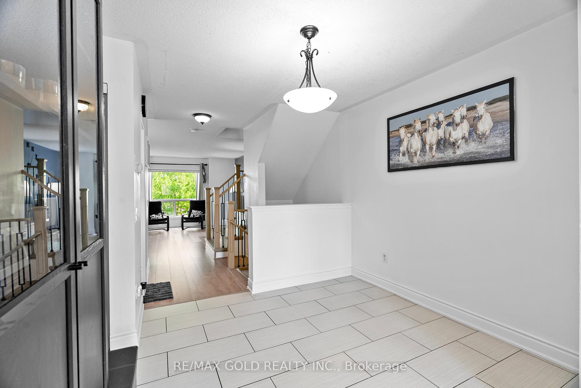 3 Bedrooms Condo at 50 Strathaven, Mississauga For sale