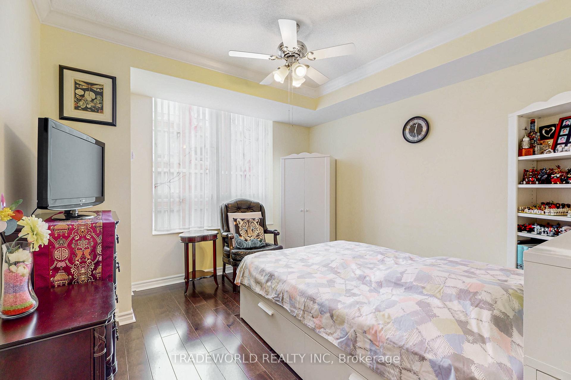 2 Bedrooms Condo at 18 William Carson, Toronto For sale