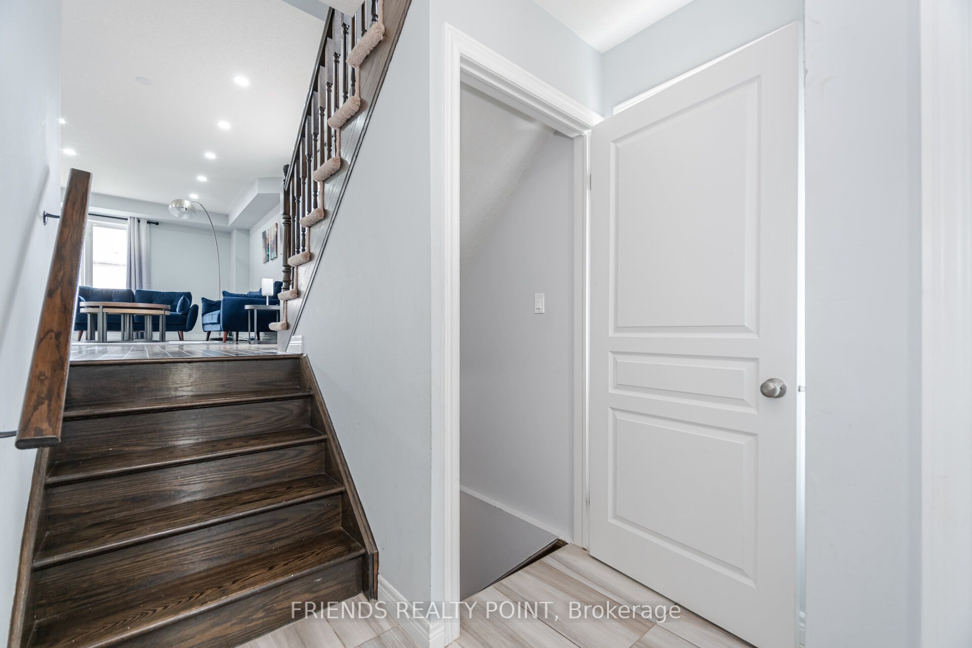 37 Charleswood Crescent, Hamilton, ON L0R 1P0