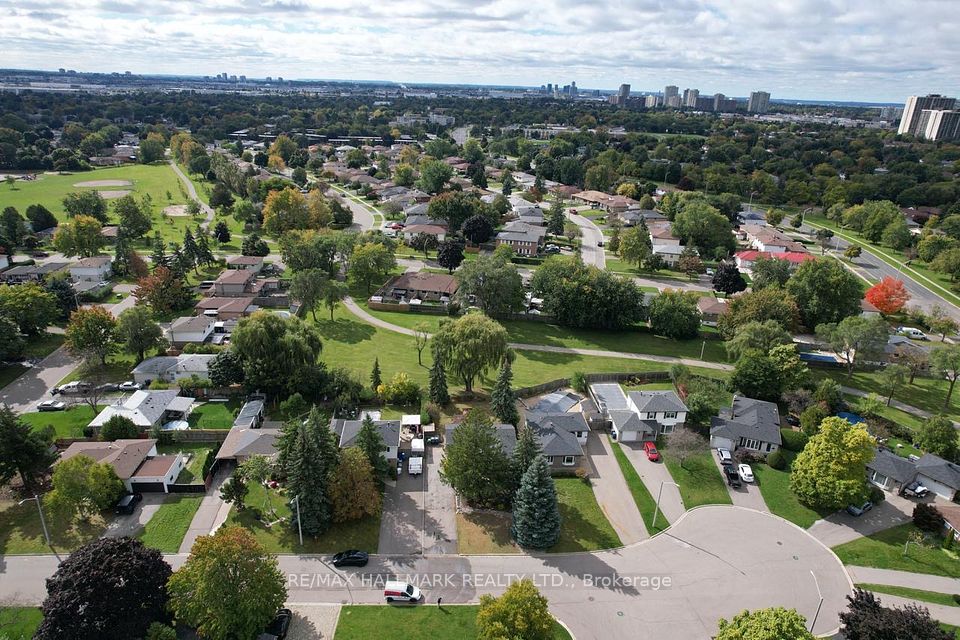 https://trreb-image.ampre.ca/mPR2J1TFWlRcU3VNZssOMona2UDBKtraClvMq961NGA/rs:fit:960:960/wm:.5:so:0:50:.4/wmsh:10/wmt:PHNwYW4gZm9yZWdyb3VuZD0nd2hpdGUnIGZvbnQ9JzY4Jz5SRS9NQVggSEFMTE1BUksgUkVBTFRZIExURC4sIEJyb2tlcmFnZTwvc3Bhbj4/L3RycmViL2xpc3RpbmdzLzQwLzk4LzQyLzkxL3AvMGIzNDNlNTEtYmRmMS00NzcxLWIzYjctY2Y1Mzg3NTE5ZjExLkpQRw.jpg