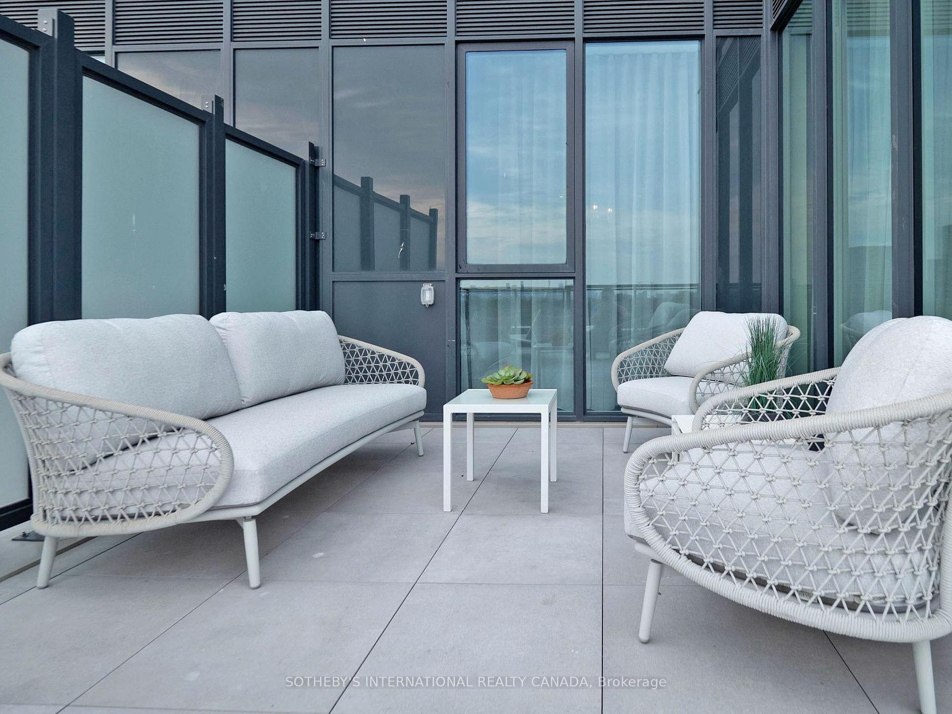 3 Bedrooms Condo at 30 Inn On the Park, Toronto For sale