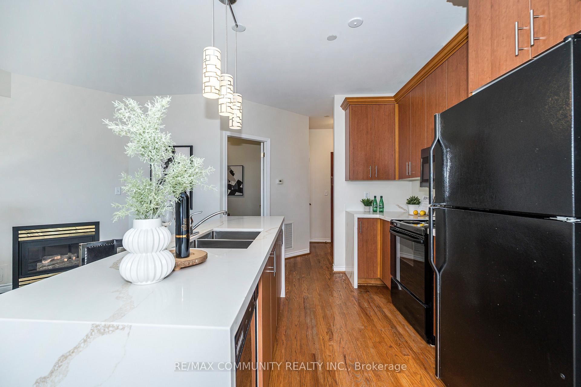 1 Bedroom Condo at 980 Yonge,  Toronto For sale