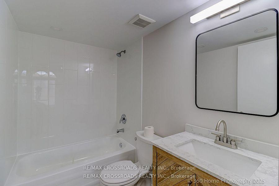 3 Bedrooms Condo at 70 Sidney Belsey, Toronto For sale