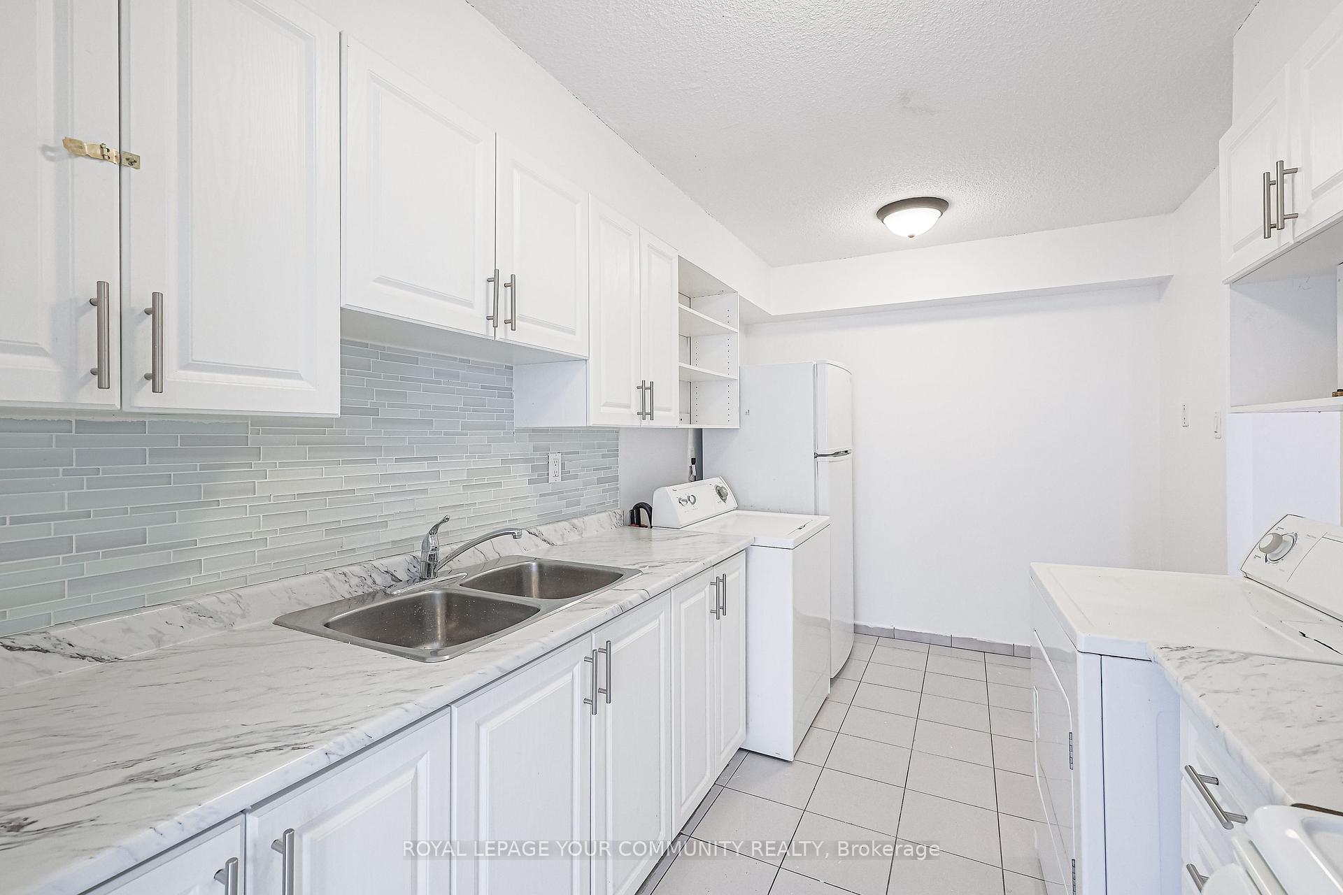 2 Bedrooms Condo at 10 Tobermory, Toronto For sale