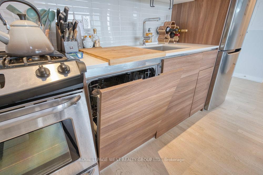 1 Bedroom Condo at 51 Lady Bank, Toronto For sale
