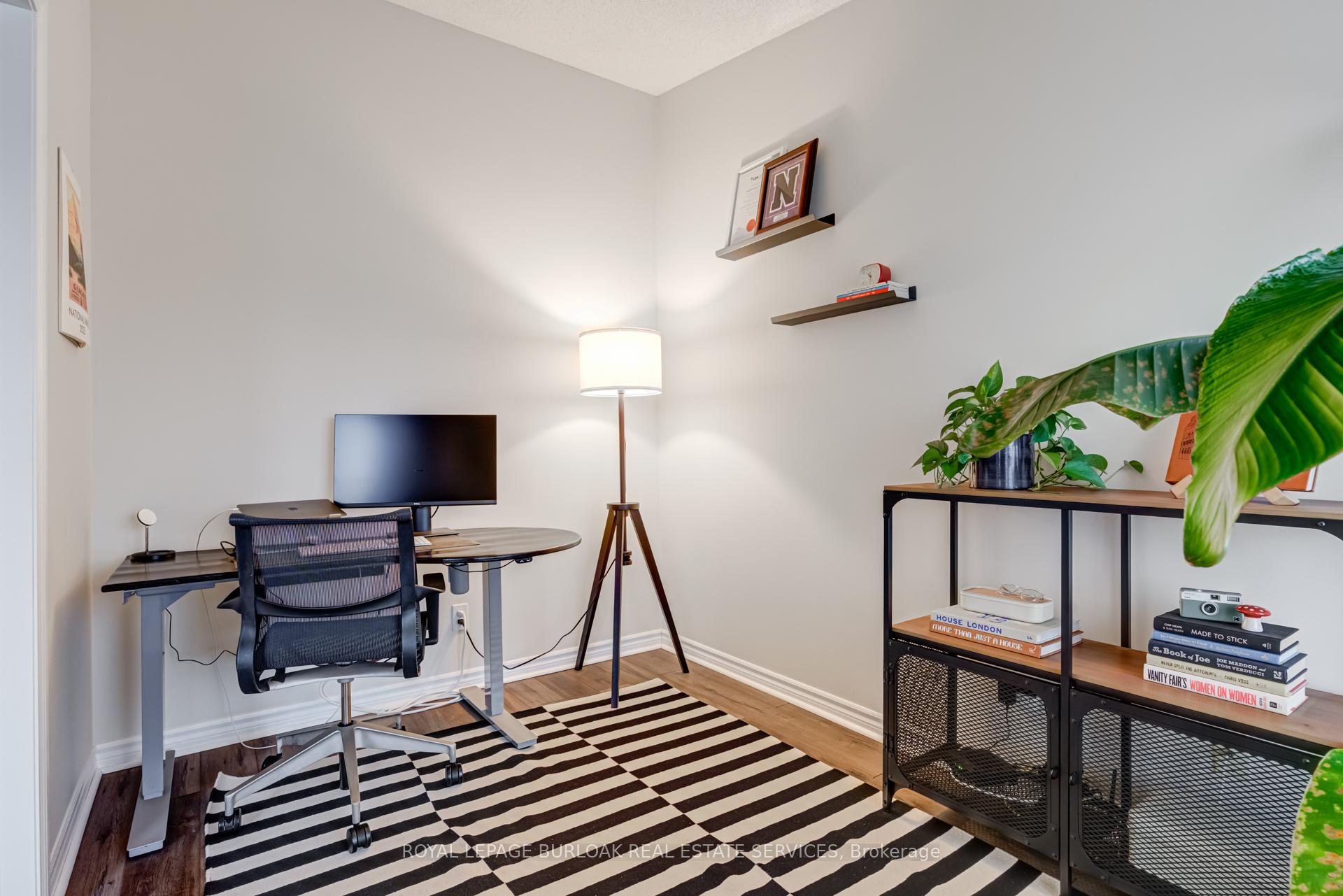 2 Bedrooms Condo at 4003 Kilmer, Burlington For sale