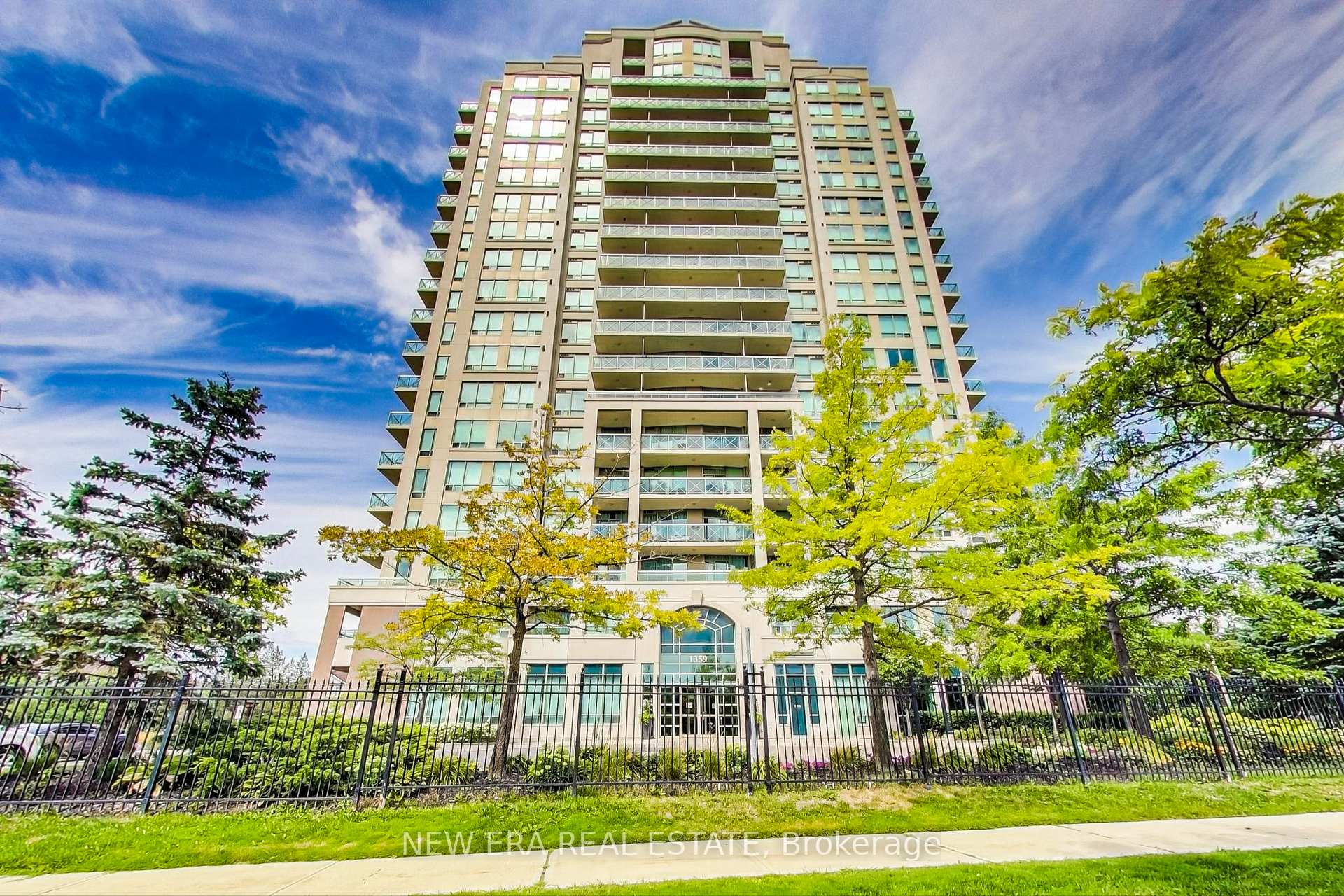 3 Bedrooms Condo at 1359 Rathburn, Mississauga For sale
