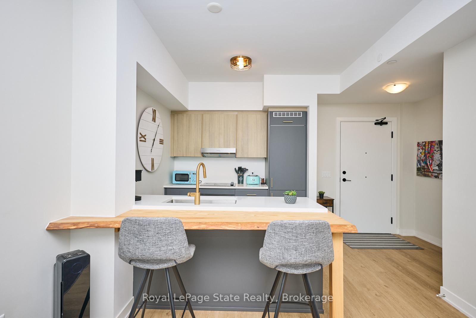 1 Bedroom Condo at 600 North Service, Hamilton For sale