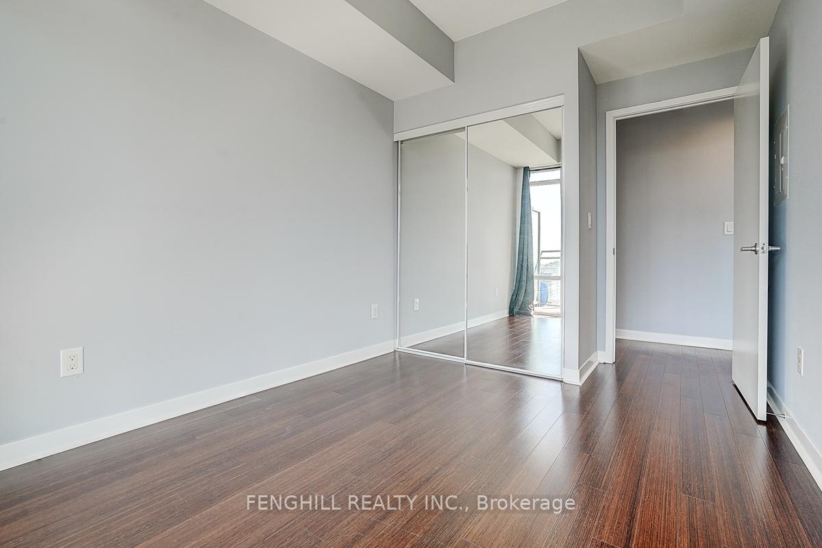 2 Bedrooms Condo at 365 Prince Of Wales, Mississauga For sale
