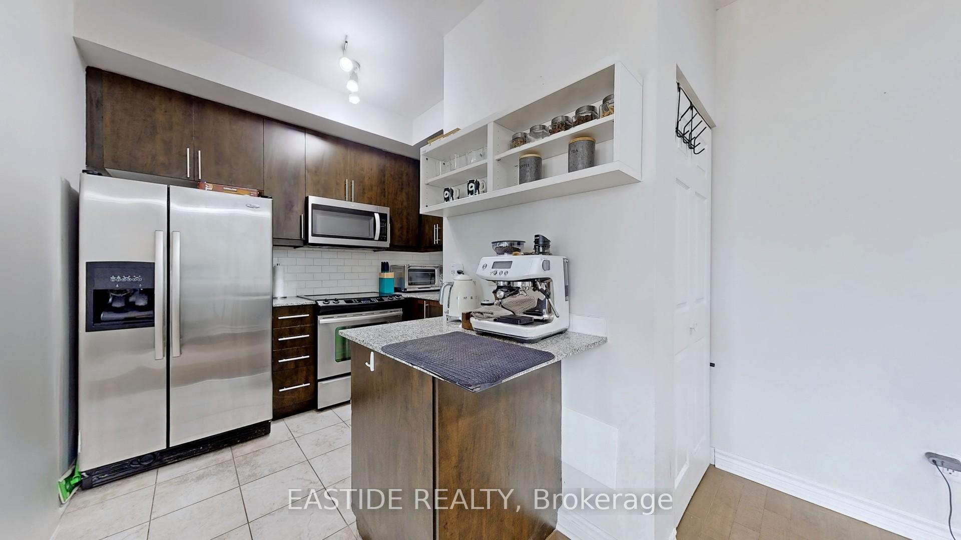 2 Bedrooms Condo at 18 Holmes, Toronto For sale