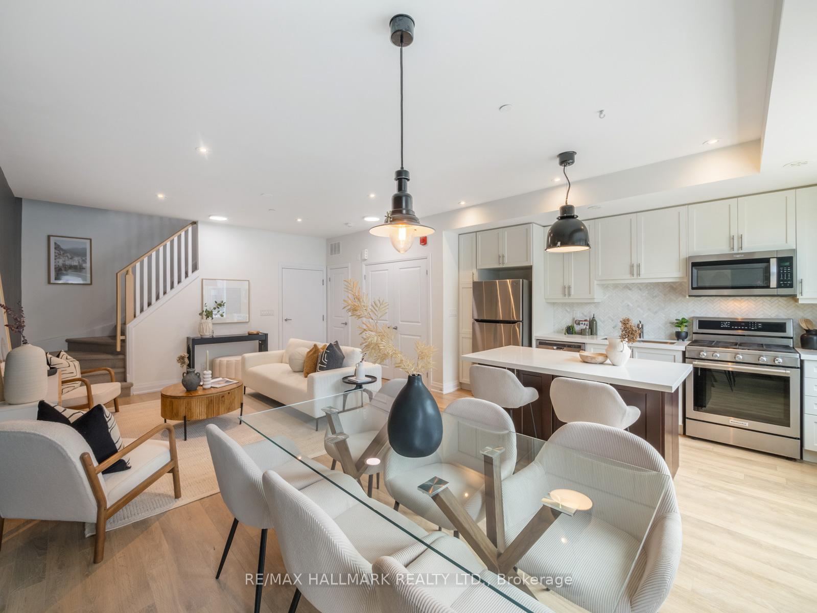 2 Bedrooms Condo at 85 Eastwood Park, Toronto For sale