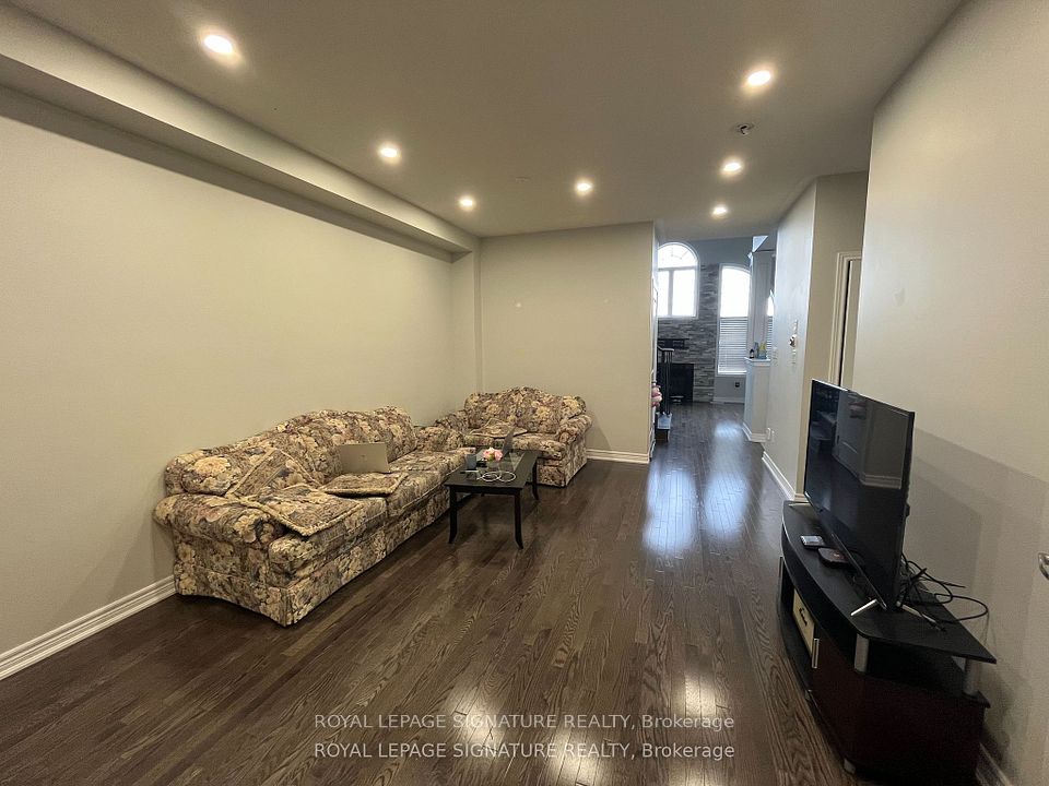 20 Naperton Drive, Brampton, ON L6R 0Z5