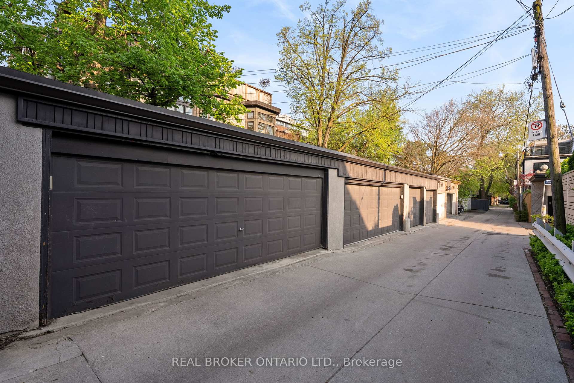 2 Bedrooms Condo at 300 Avenue, Toronto For sale