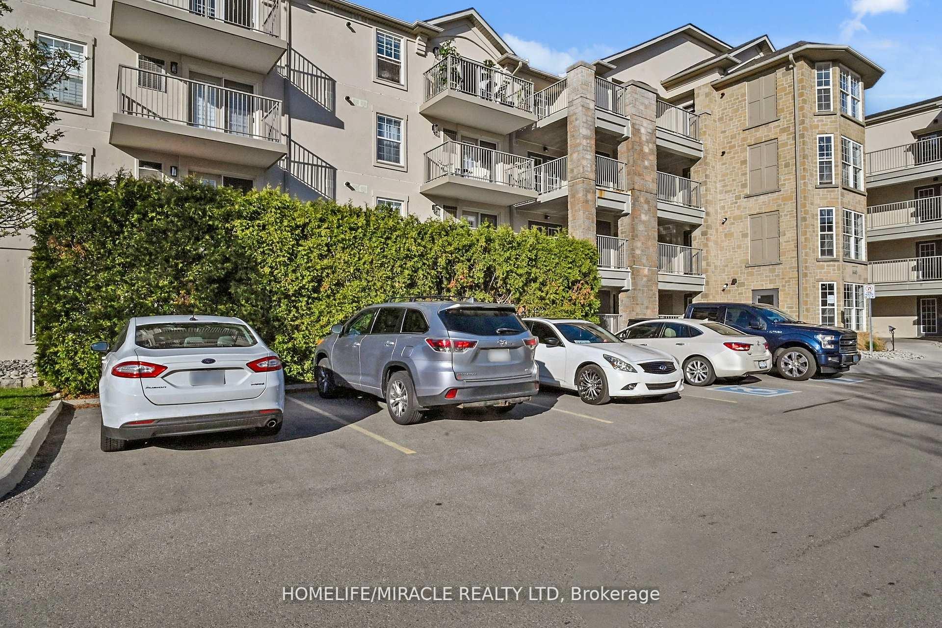 2 Bedrooms Condo at 1440 Bishops, Oakville For sale
