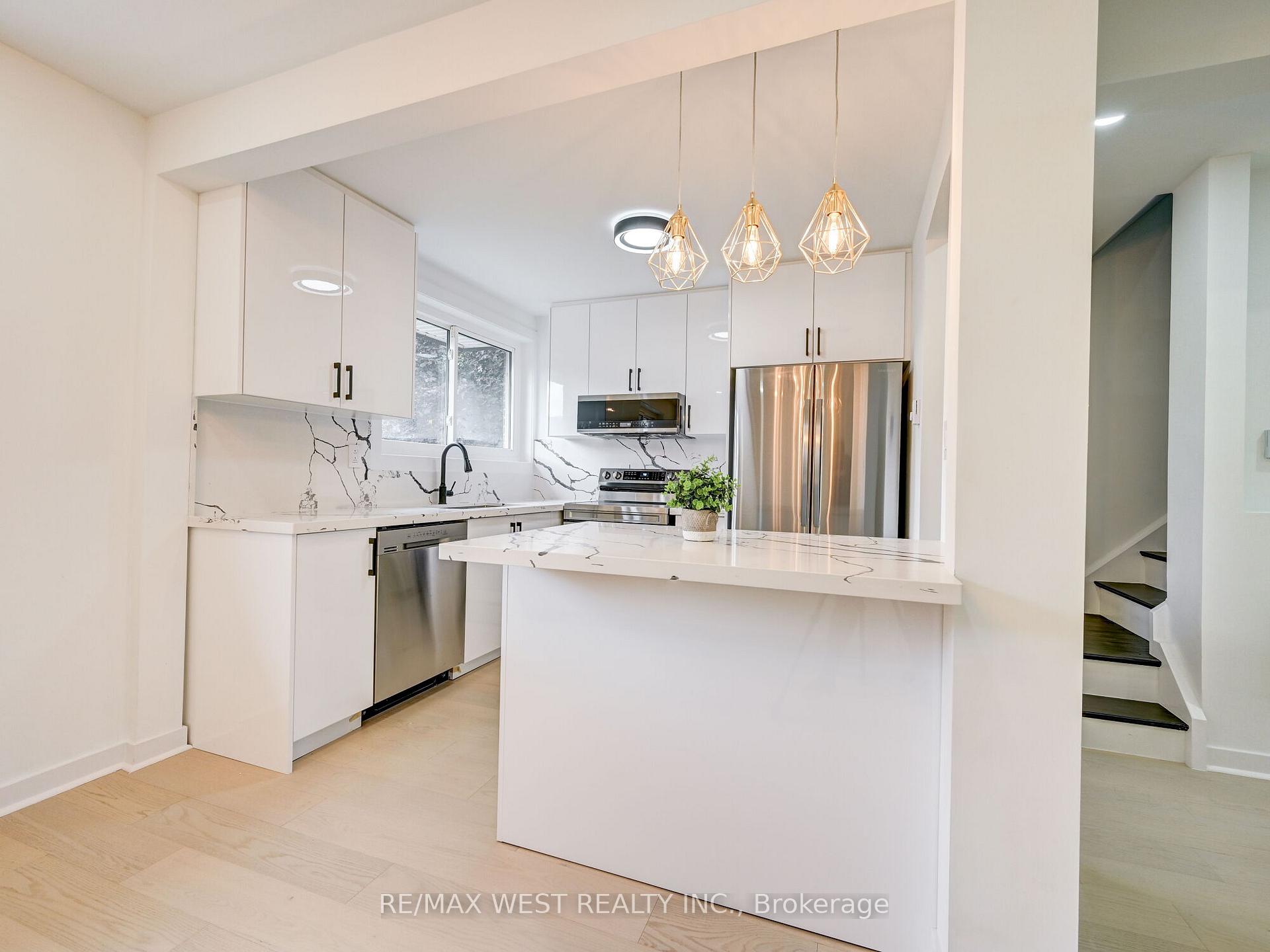 3 Bedrooms Condo at 22 Tandridge, Toronto For sale