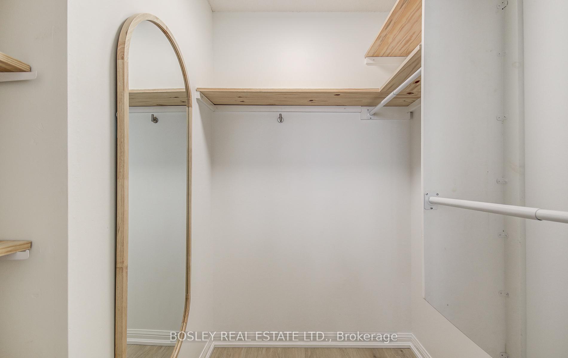 2 Bedrooms Condo at 18 Laidlaw, Toronto For sale