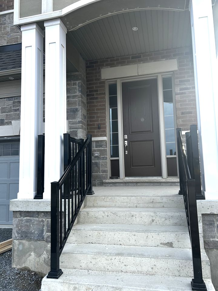 2 SPRINGFIELD Street, Whitby, ON L1P 0S1