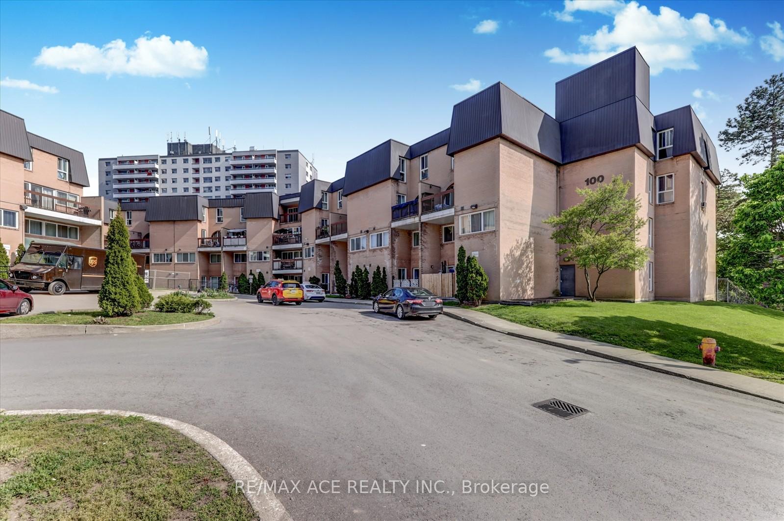 3 Bedrooms Condo at 100 Mornelle, Toronto For sale