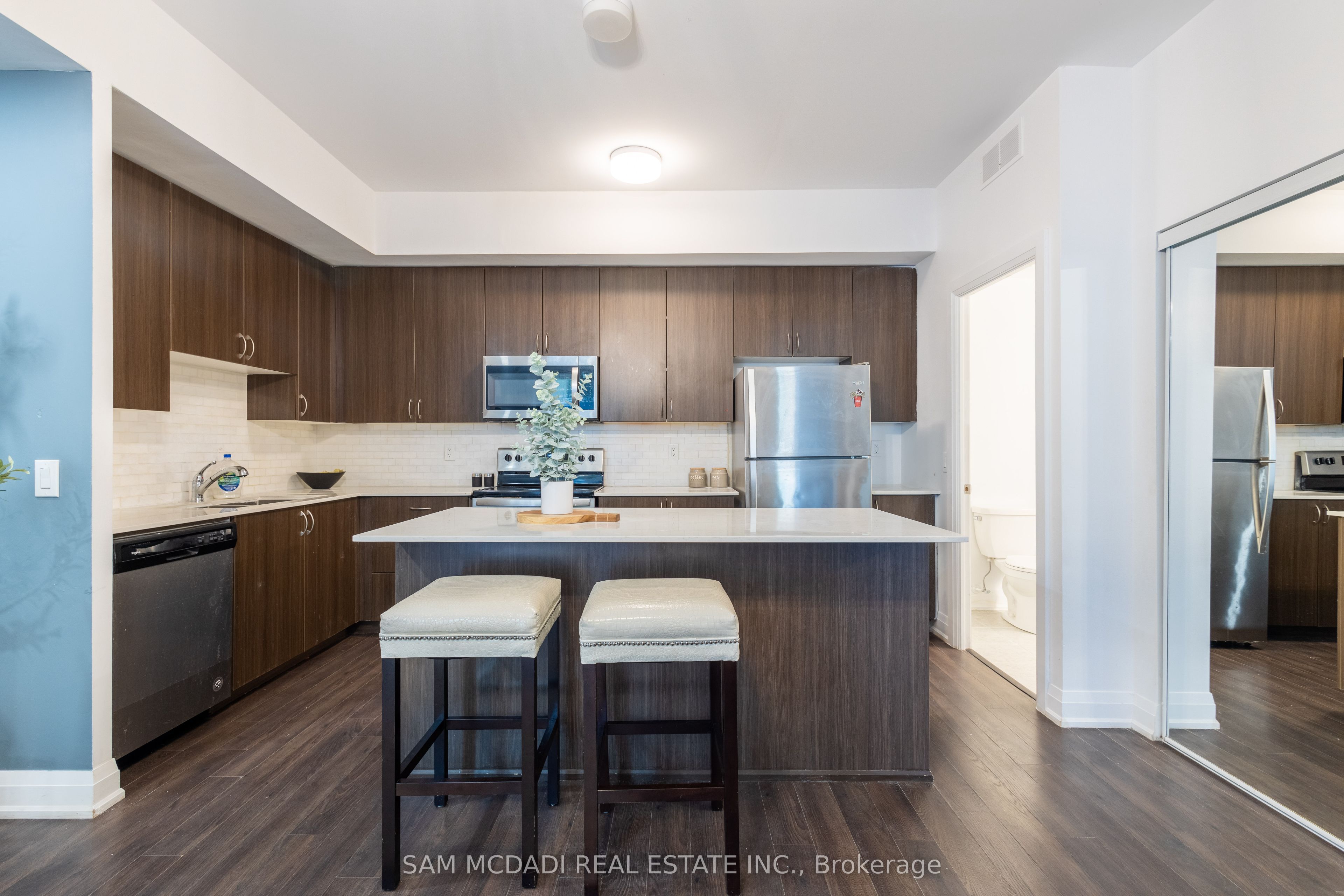 #F402 - 26 Coles Avenue, Vaughan, ON L4L 0J1