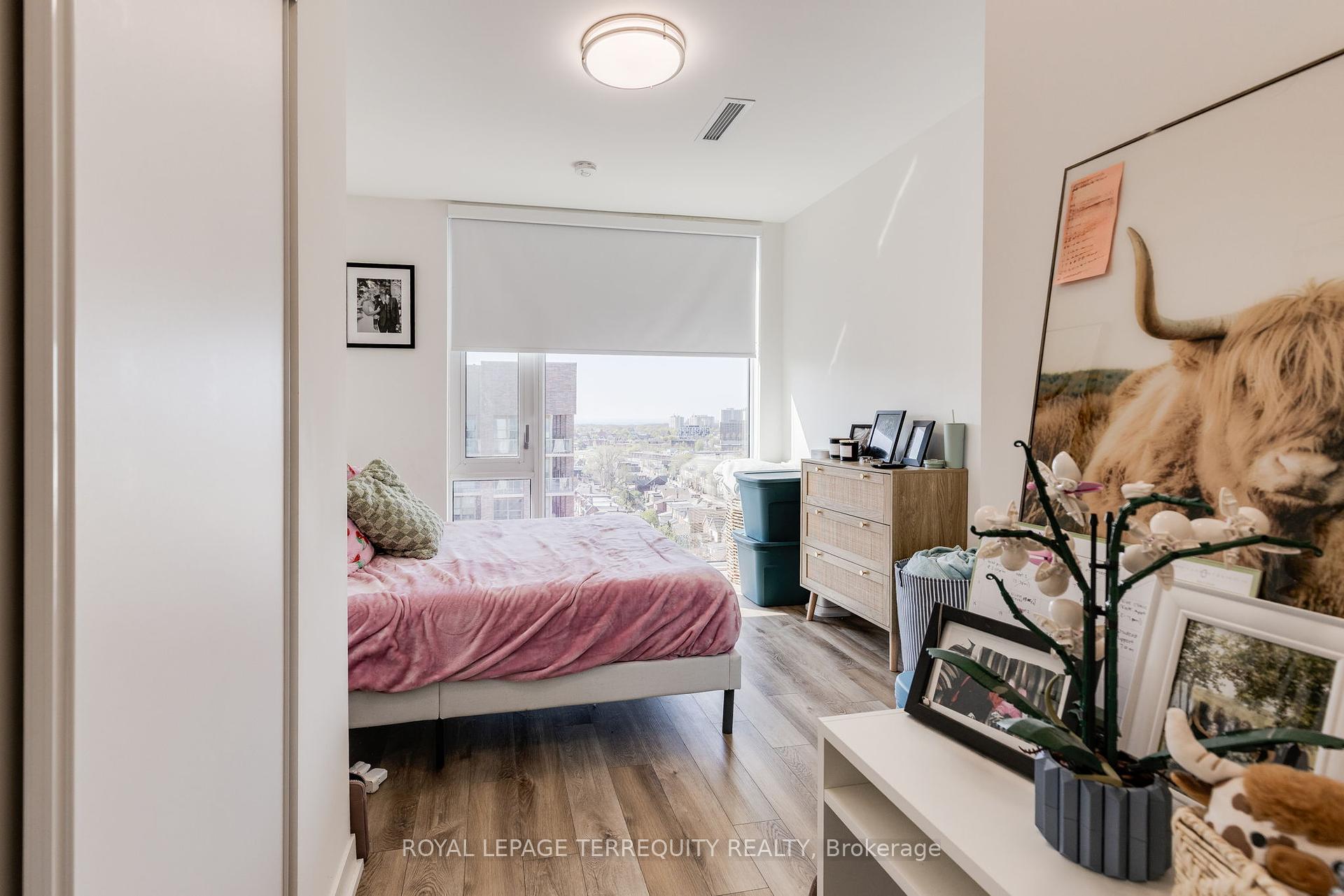 3 Bedrooms Condo at 1808 St Clair, Toronto For sale