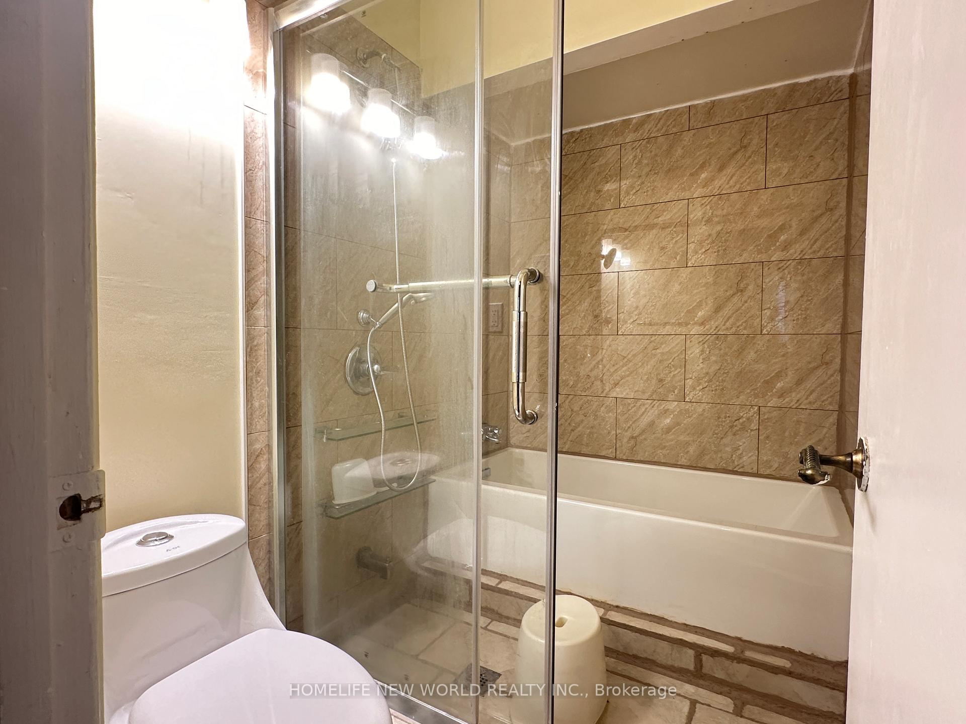 3 Bedrooms Condo at 69 Upper Canada, Toronto For sale