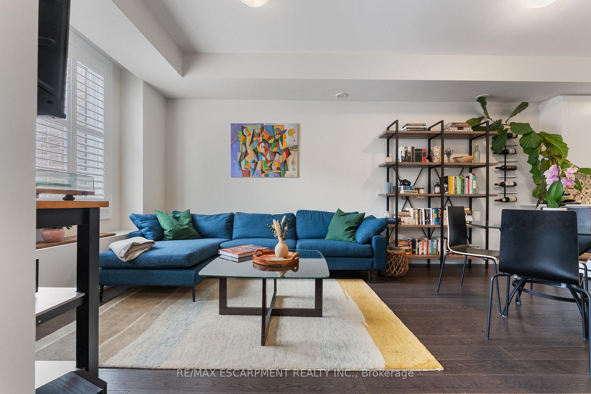 2 Bedrooms Condo at 6 Drummond, Toronto For sale