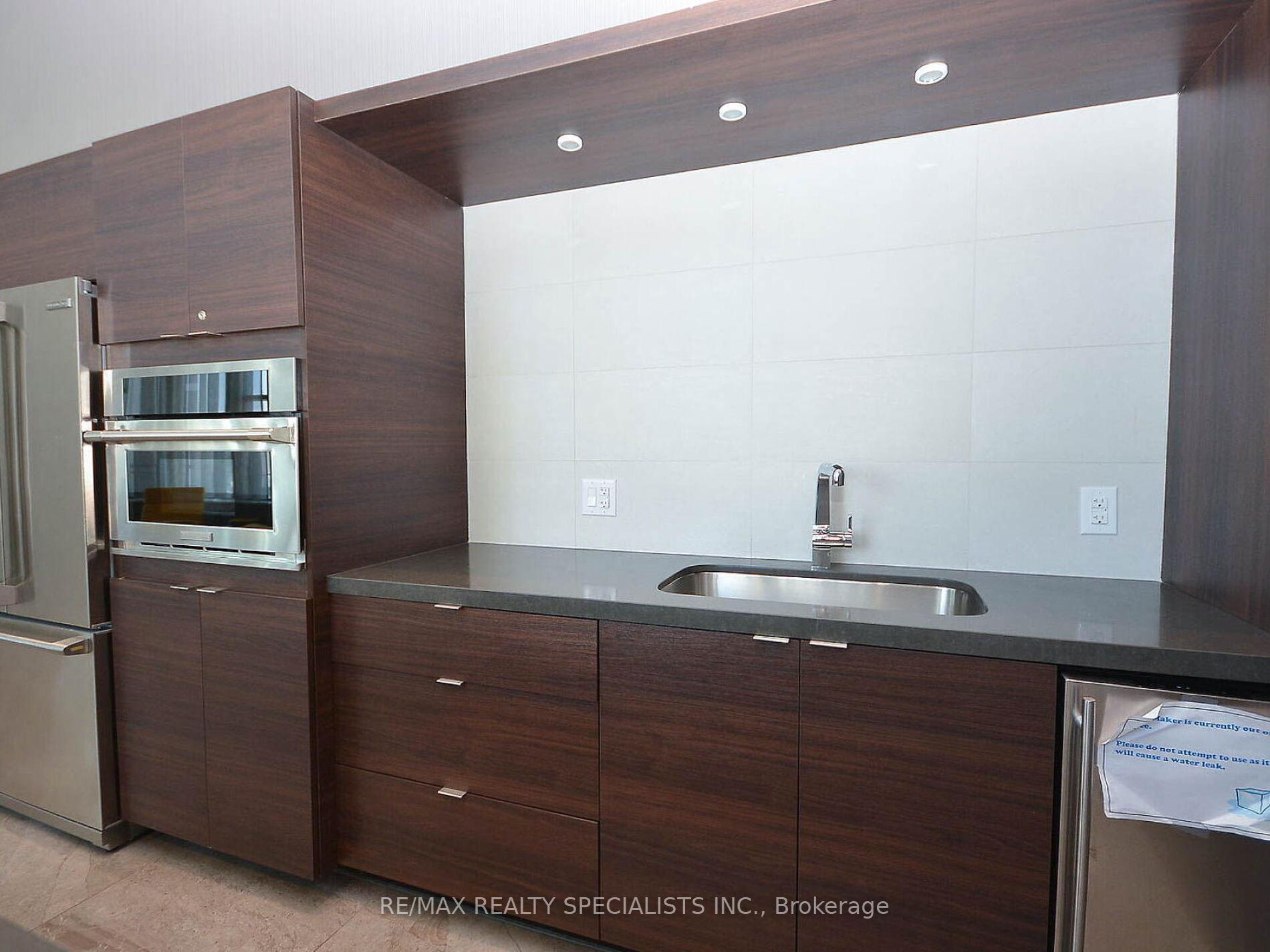 2 Bedrooms Condo at 2560 Eglinton, Mississauga For sale