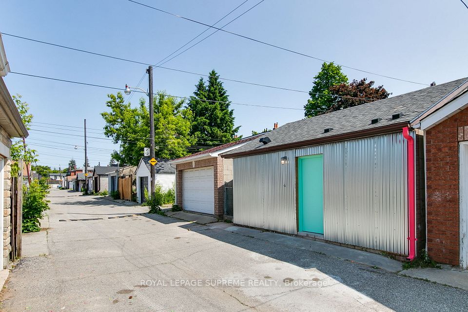 216 Silverthorn