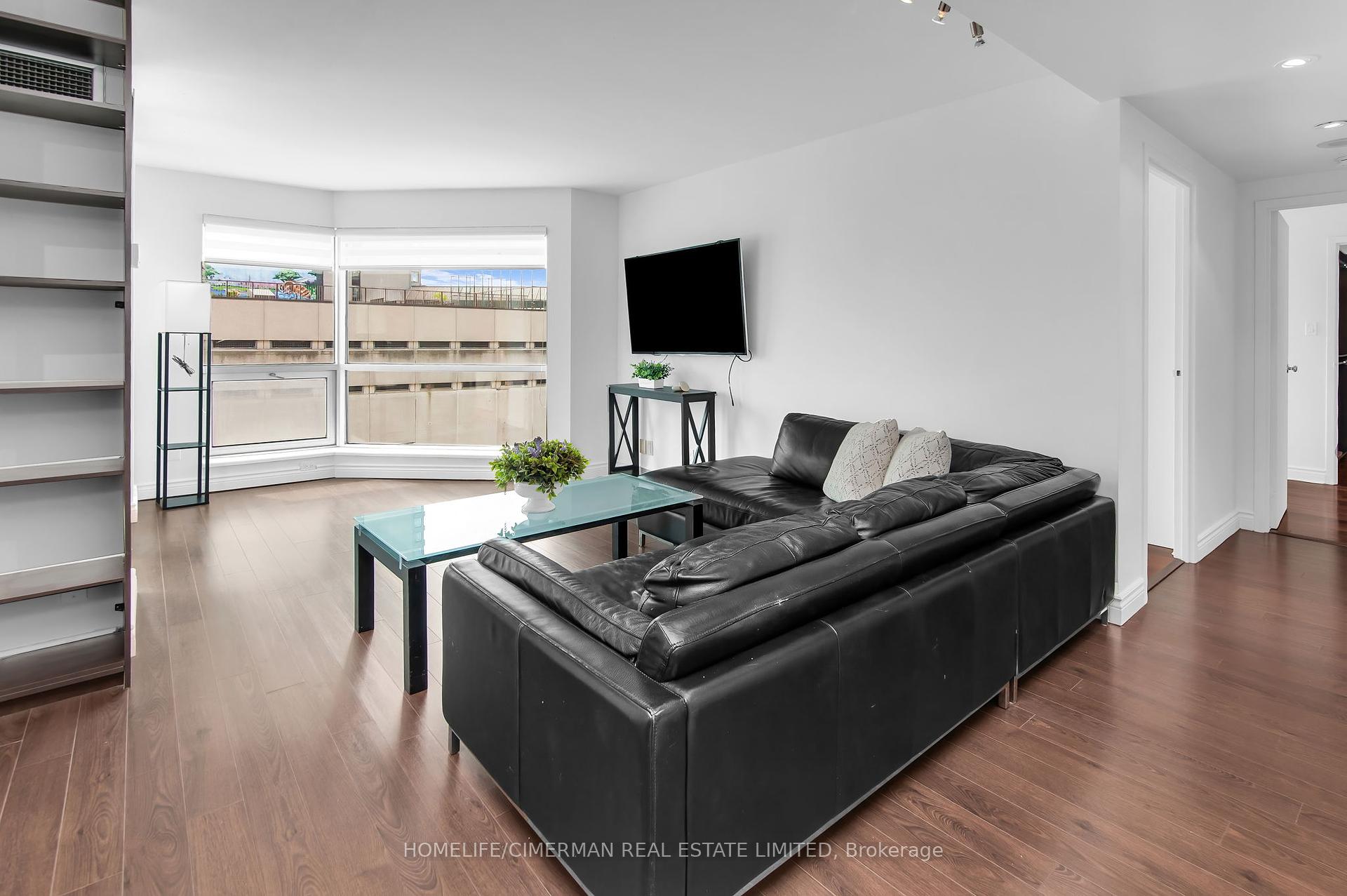 3 Bedrooms Condo at 10 Queens Quay, Toronto For sale