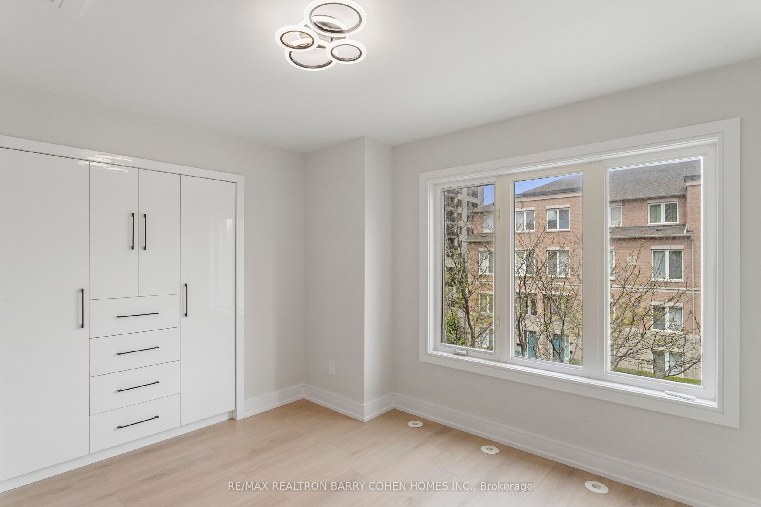 21 Galleria Parkway, #21