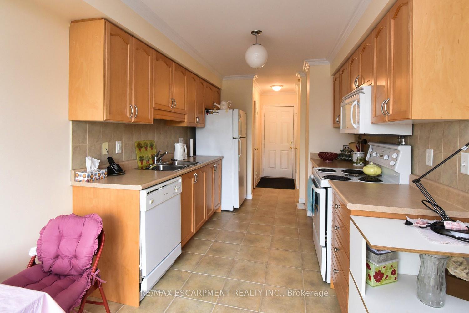 3 Bedrooms Condo at 7 Southside, Hamilton For sale