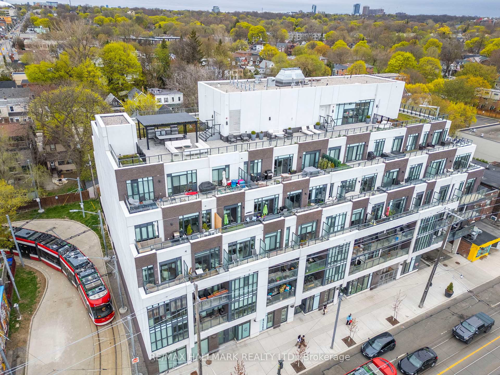 3 Bedrooms Condo at 1630 Queen, Toronto For sale
