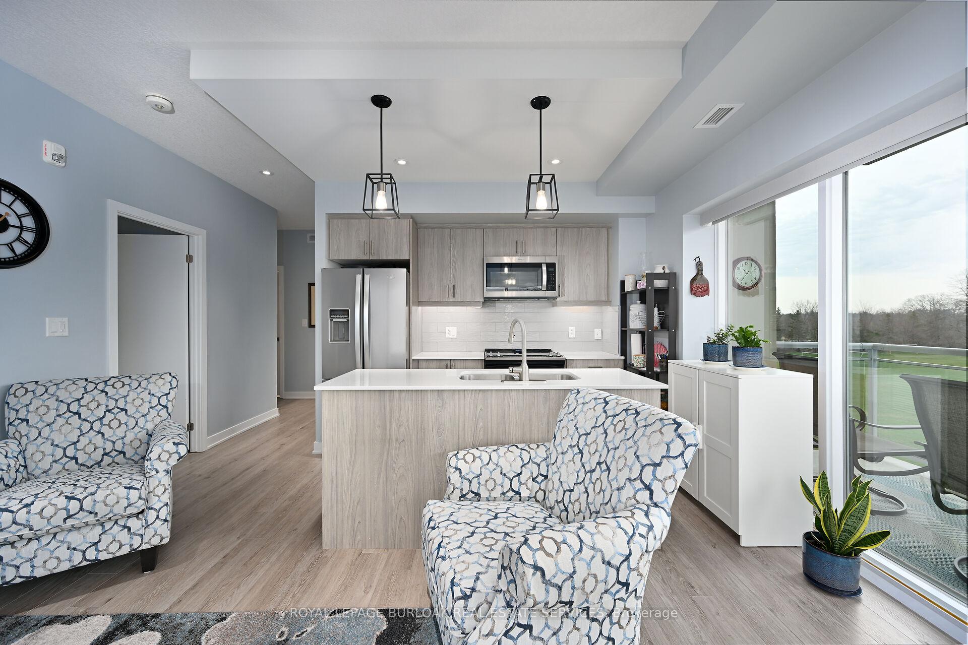 2 Bedrooms Condo at 16 Markle,  Hamilton For sale