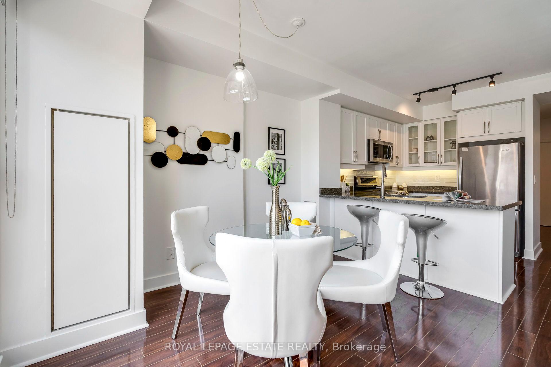 2 Bedrooms Condo at 168 King, Toronto For sale