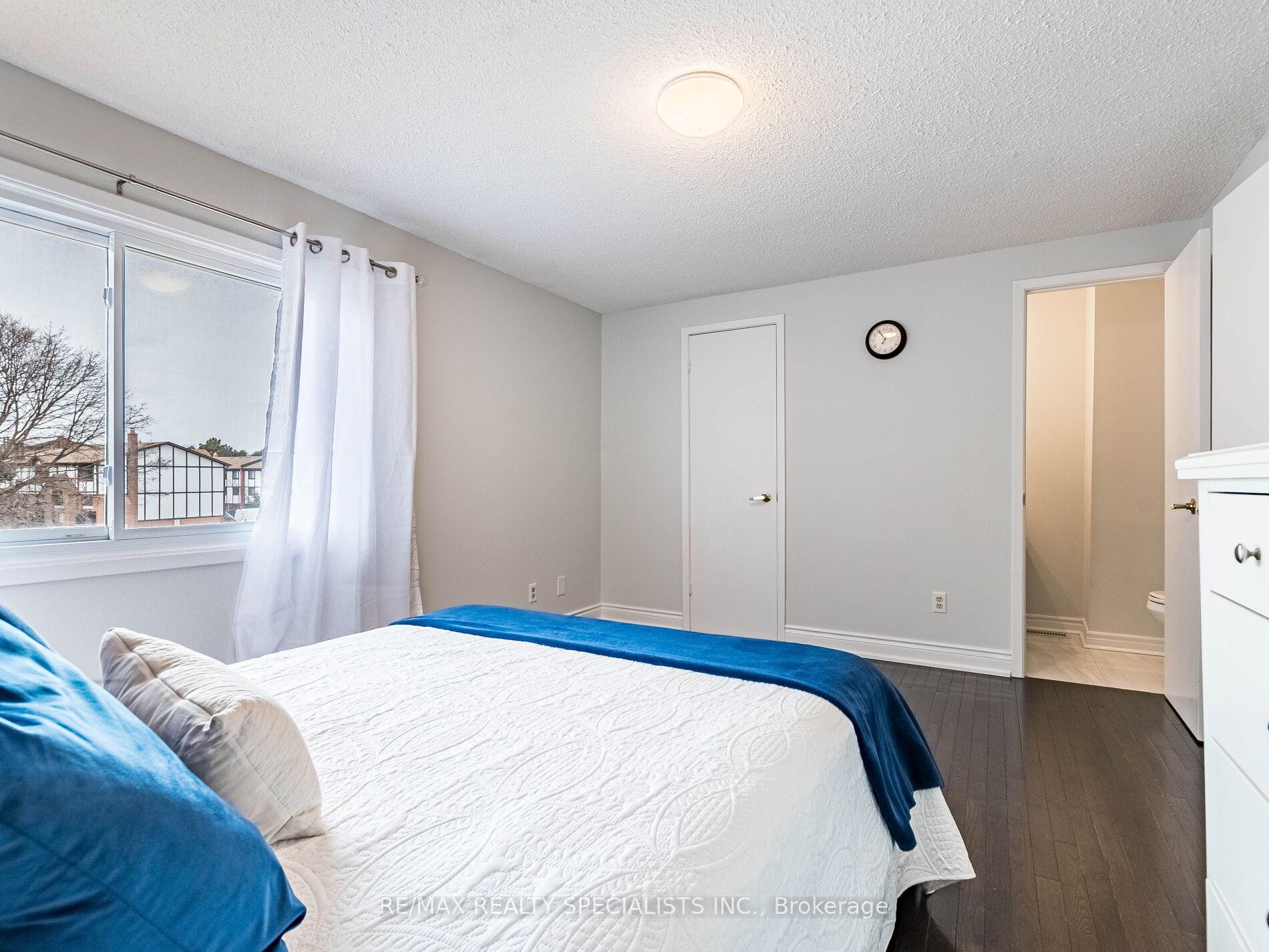 3 Bedrooms Condo at 1764 Rathburn,  Mississauga For sale