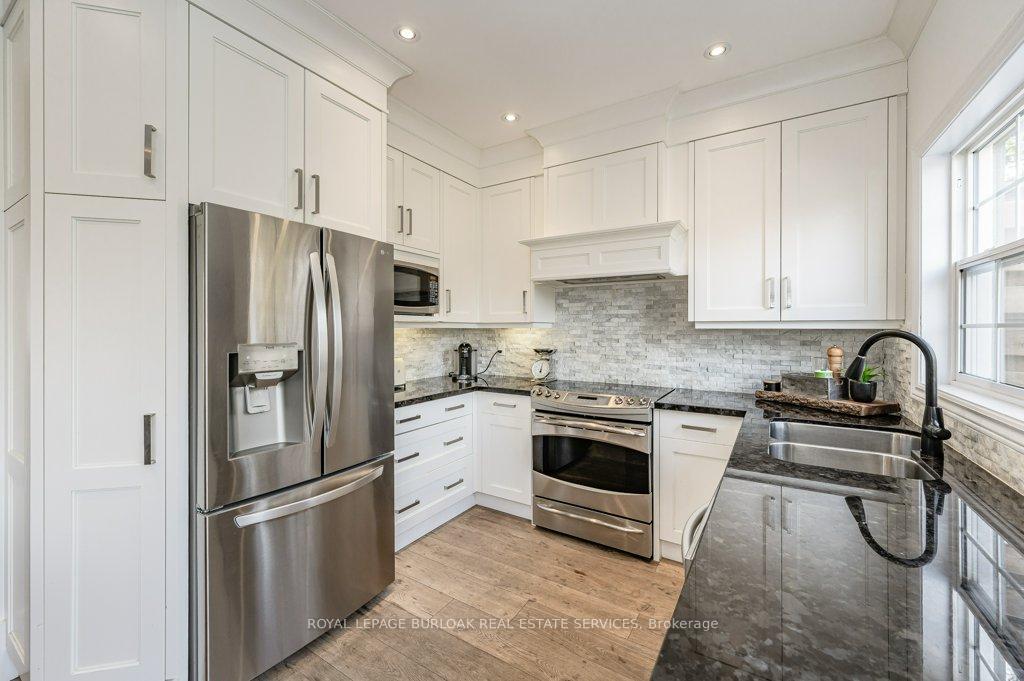 2 Bedrooms Condo at 1061 North Shore, Burlington For sale