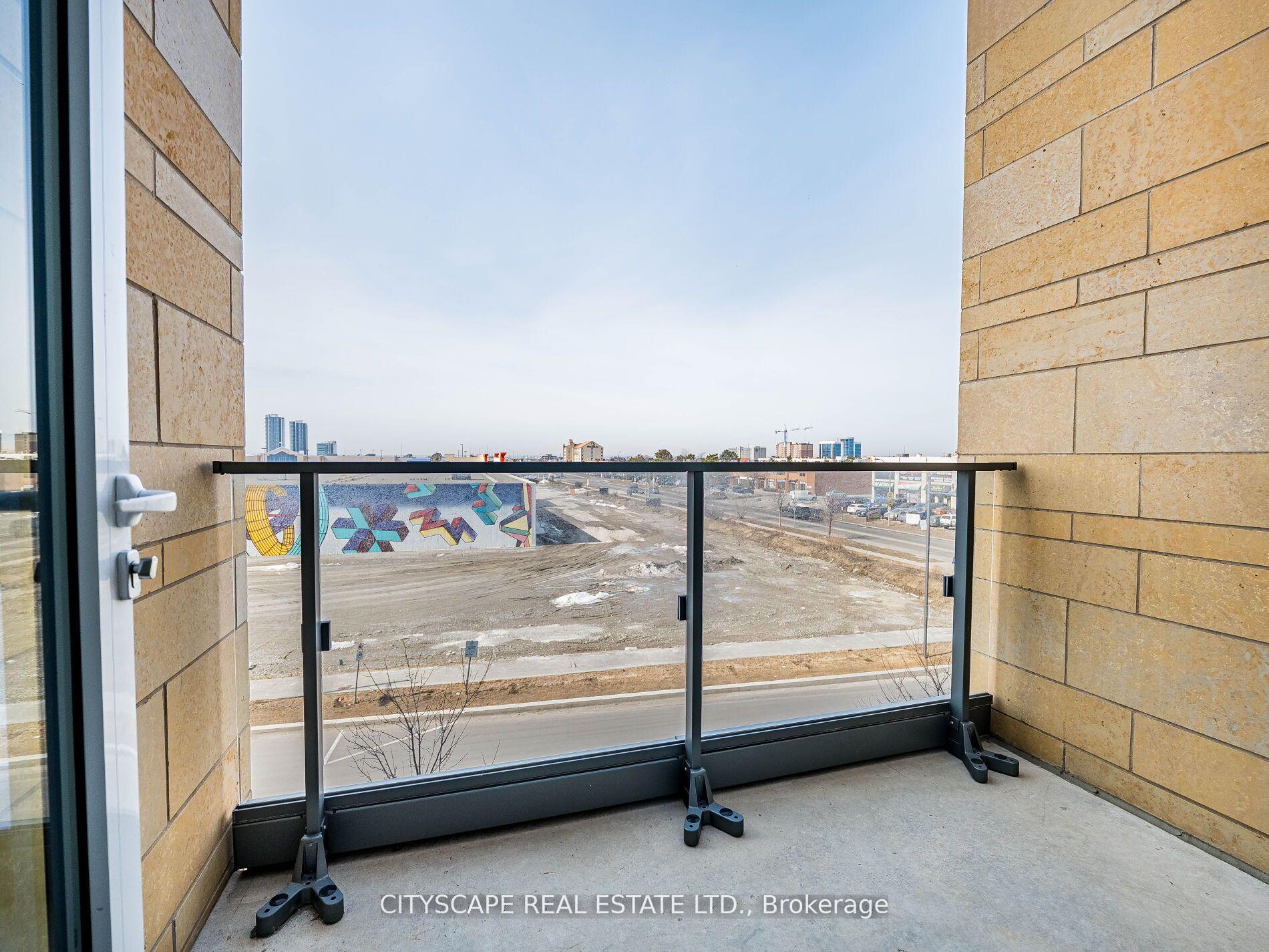 4 Bedrooms Condo at 9 Buttermill, Vaughan For sale